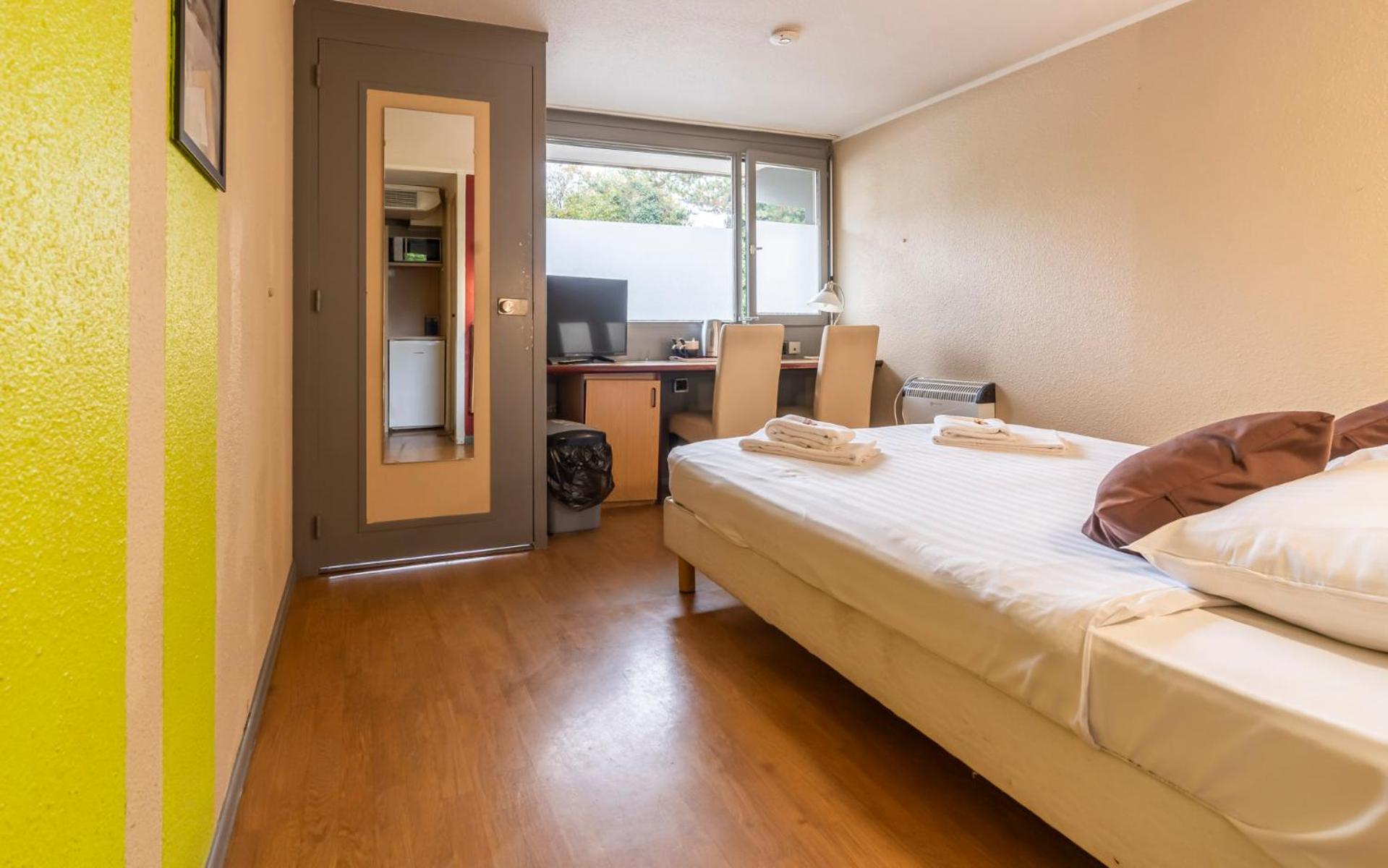 Sleep & Go Brugge Hotel Bagian luar foto